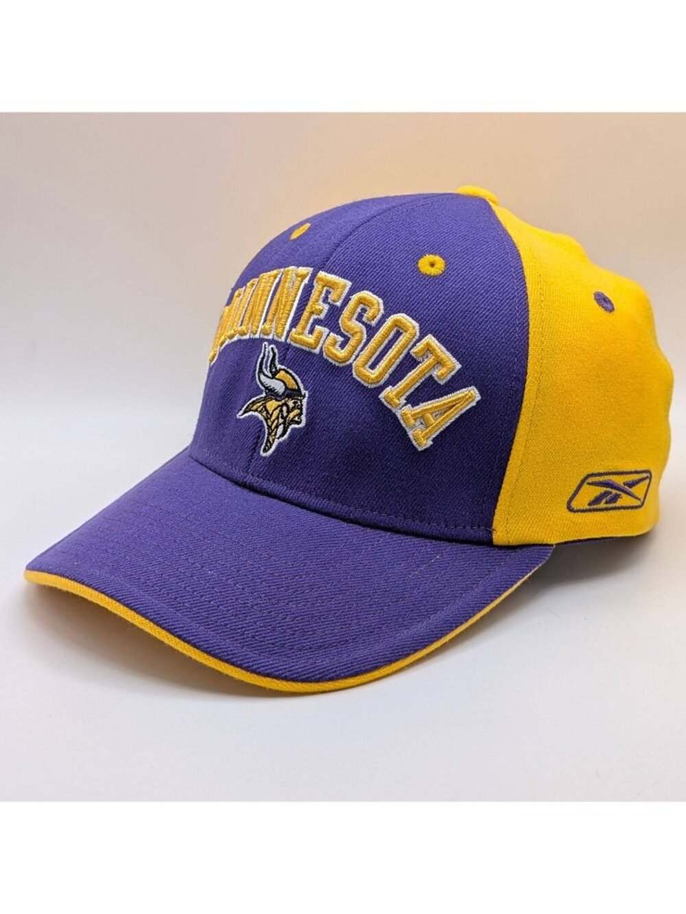 Minnesota Vikings Hat Reebok NFL On Field Football Y2K Purple Yellow Fitted OSFM